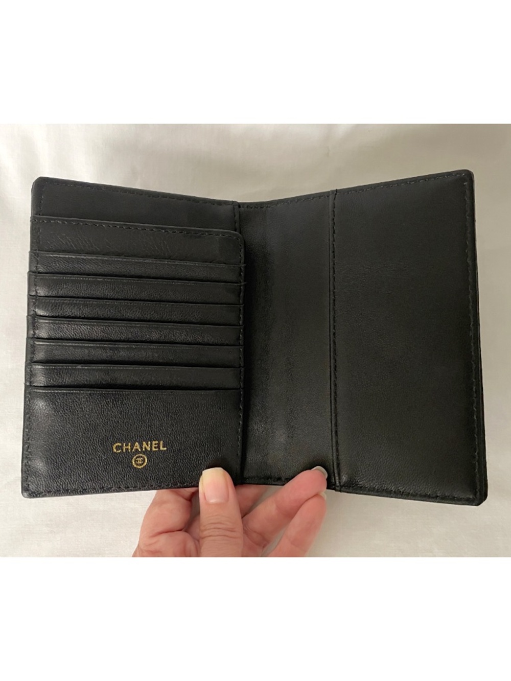 Chanel GWP Passport Holder Black and Gold - Picture 6 of 9